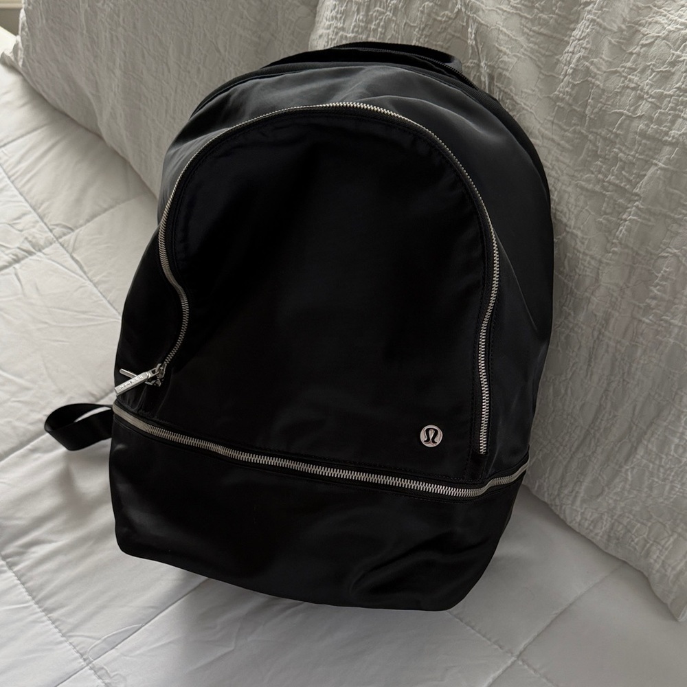 Black Lululemon backpack